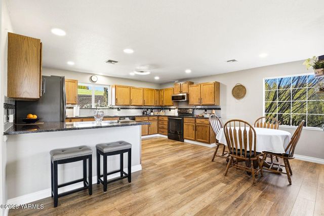 12309 Douglas Rd, Yakima, WA 98908