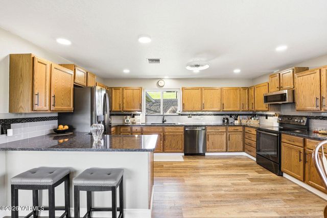 12309 Douglas Rd, Yakima, WA 98908