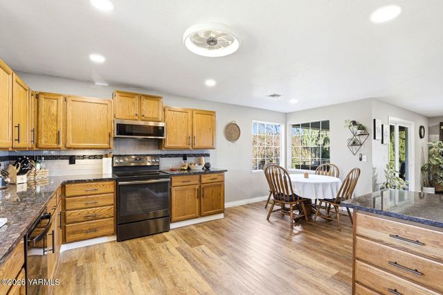 12309 Douglas Rd, Yakima, WA 98908