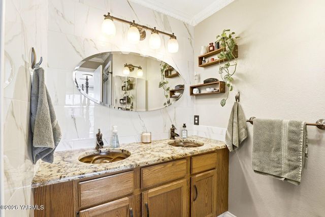 12309 Douglas Rd, Yakima, WA 98908