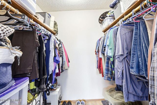 12309 Douglas Rd, Yakima, WA 98908