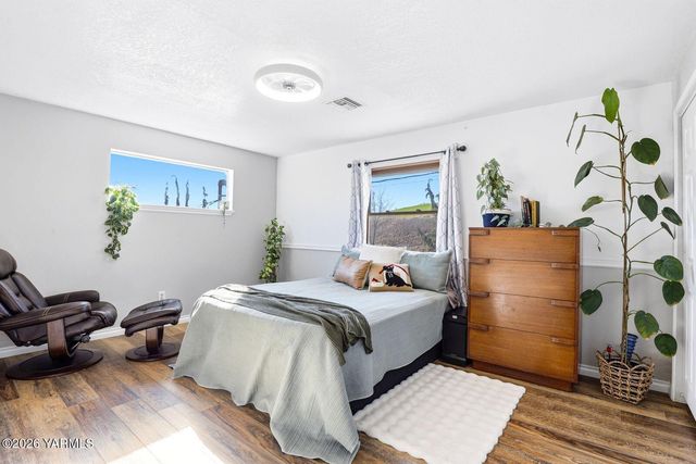 12309 Douglas Rd, Yakima, WA 98908