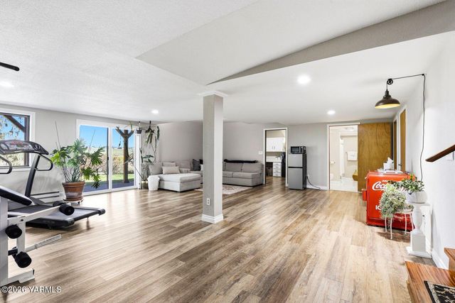 12309 Douglas Rd, Yakima, WA 98908