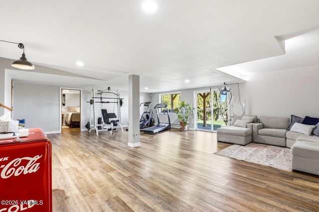 12309 Douglas Rd, Yakima, WA 98908