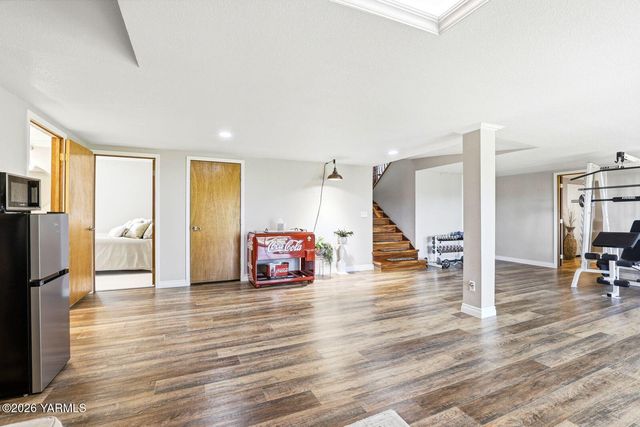 12309 Douglas Rd, Yakima, WA 98908