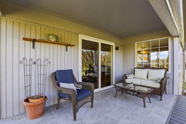 12309 Douglas Rd, Yakima, WA 98908