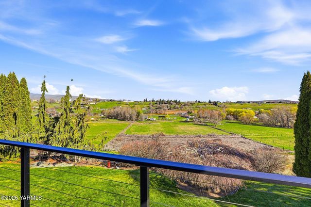 12309 Douglas Rd, Yakima, WA 98908