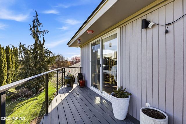 12309 Douglas Rd, Yakima, WA 98908