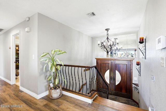 12309 Douglas Rd, Yakima, WA 98908