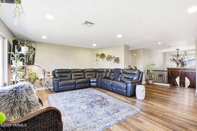 12309 Douglas Rd, Yakima, WA 98908