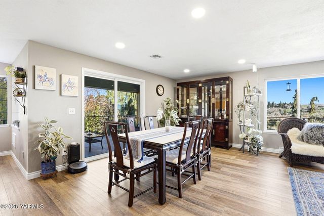 12309 Douglas Rd, Yakima, WA 98908