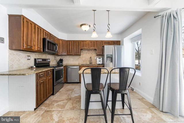 17 ESSEX PL, Newtown, PA 18940