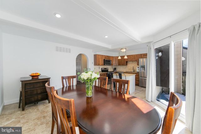 17 ESSEX PL, Newtown, PA 18940