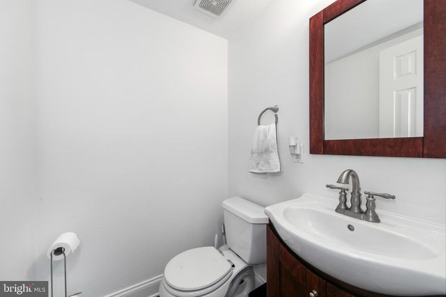 17 ESSEX PL, Newtown, PA 18940