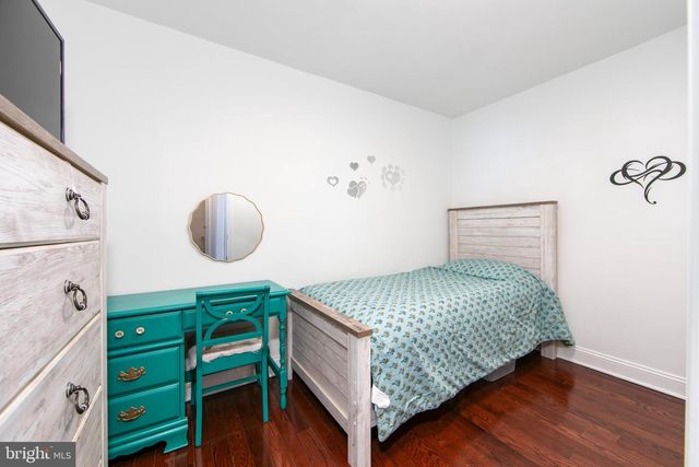 17 ESSEX PL, Newtown, PA 18940