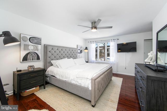 17 ESSEX PL, Newtown, PA 18940