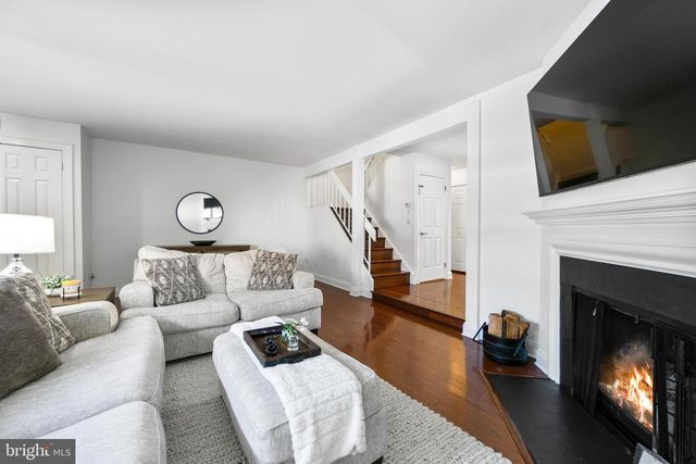 17 ESSEX PL, Newtown, PA 18940