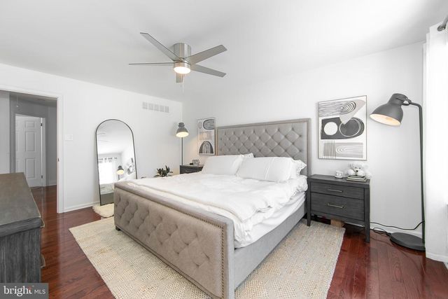 17 ESSEX PL, Newtown, PA 18940