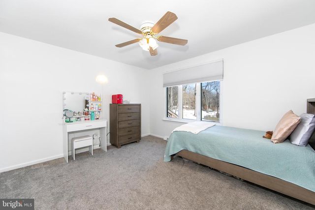 17 ESSEX PL, Newtown, PA 18940