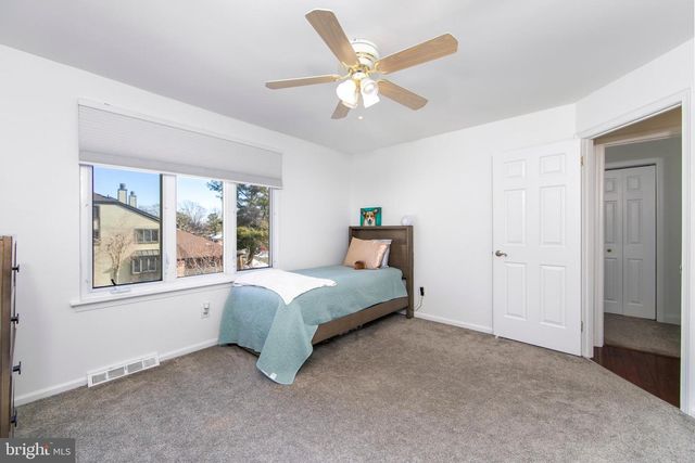 17 ESSEX PL, Newtown, PA 18940