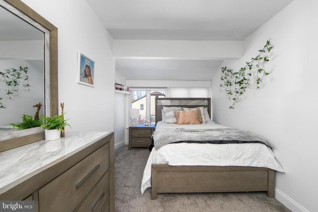 17 ESSEX PL, Newtown, PA 18940