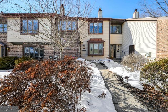 17 ESSEX PL, Newtown, PA 18940