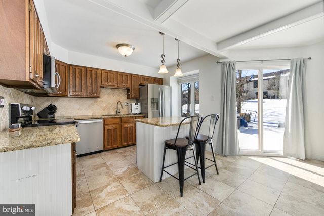 17 ESSEX PL, Newtown, PA 18940