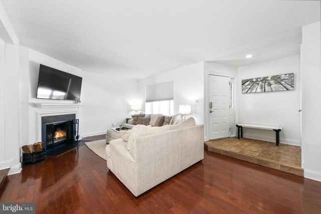 17 ESSEX PL, Newtown, PA 18940