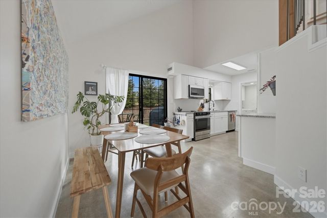 1658 20th Avenue Court NE, Hickory, NC 28601