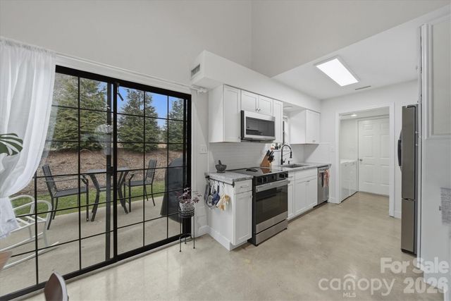 1658 20th Avenue Court NE, Hickory, NC 28601