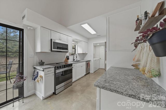 1658 20th Avenue Court NE, Hickory, NC 28601