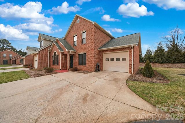 1658 20th Avenue Court NE, Hickory, NC 28601