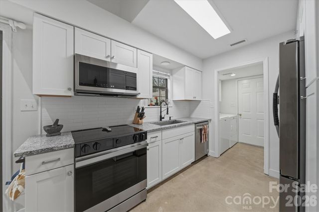 1658 20th Avenue Court NE, Hickory, NC 28601