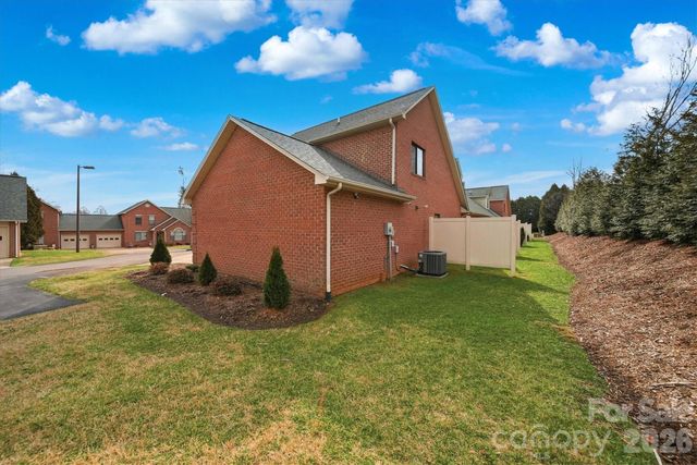 1658 20th Avenue Court NE, Hickory, NC 28601