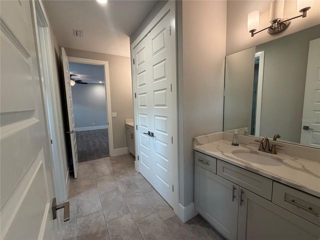 200 E GRANT STREET, Orlando, FL 32806