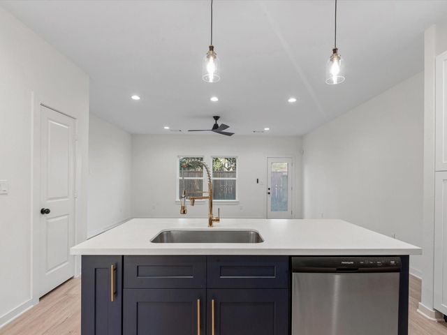 5704 Elysian Street, Houston, TX 77009