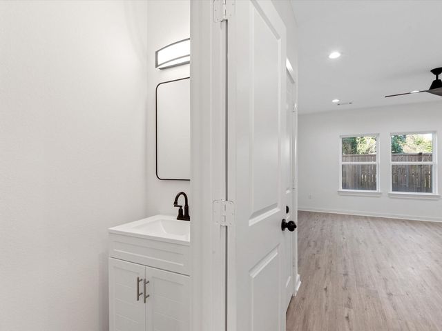 5704 Elysian Street, Houston, TX 77009