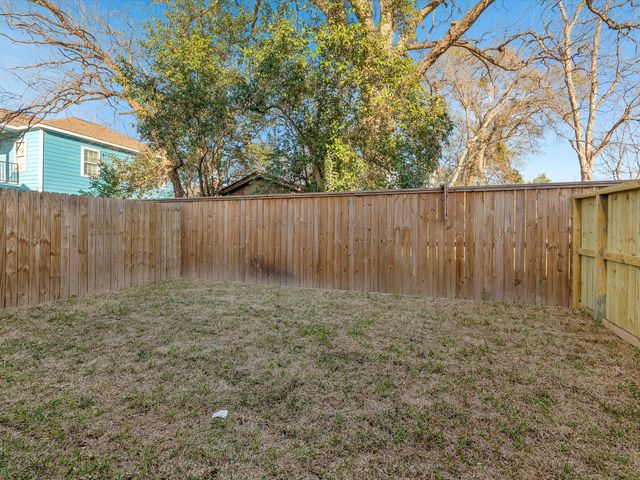5704 Elysian Street, Houston, TX 77009