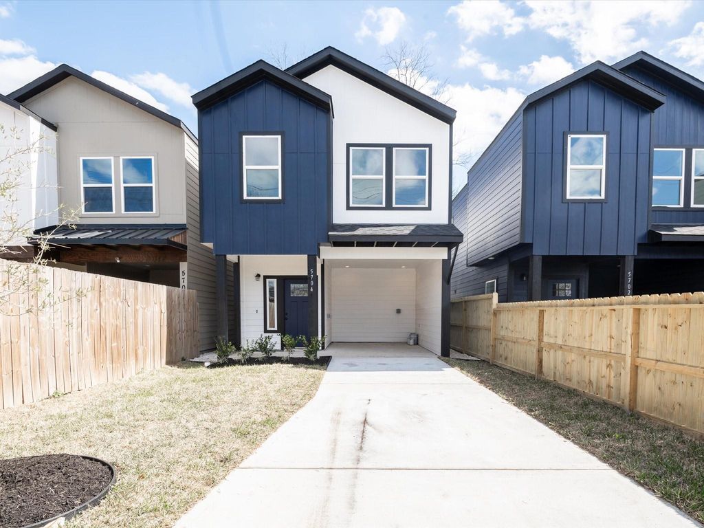 5704 Elysian Street, Houston, TX 77009