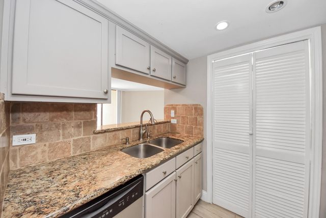 3525 Sage Road 1701, Houston, TX 77056