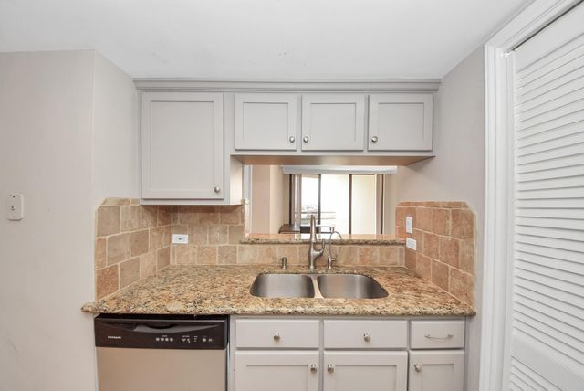 3525 Sage Road 1701, Houston, TX 77056