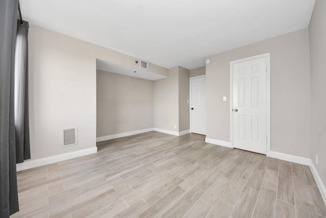 3525 Sage Road 1701, Houston, TX 77056
