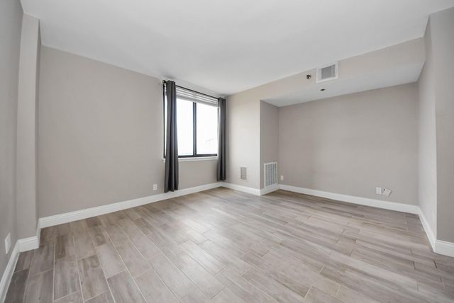 3525 Sage Road 1701, Houston, TX 77056