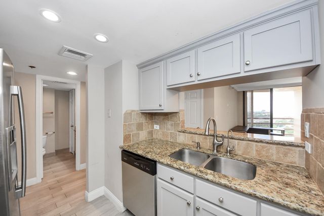 3525 Sage Road 1701, Houston, TX 77056
