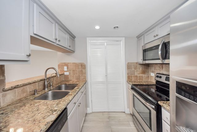 3525 Sage Road 1701, Houston, TX 77056