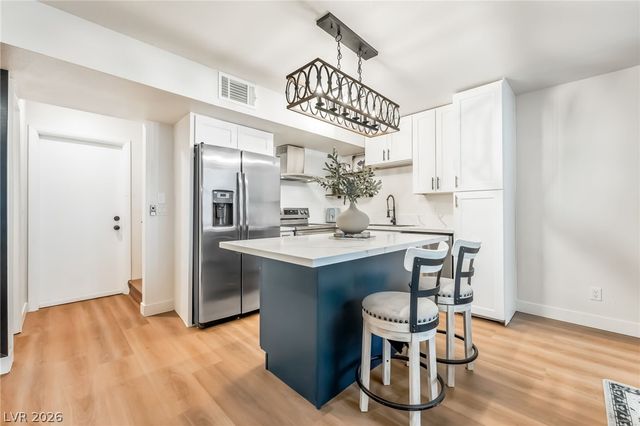 2471 Old Forge Lane 105, Las Vegas, NV 89121