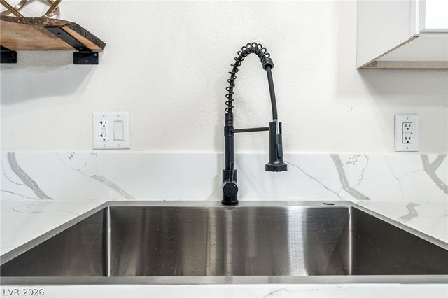 2471 Old Forge Lane 105, Las Vegas, NV 89121