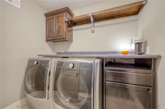 800 154th Place, Basehor, KS 66007