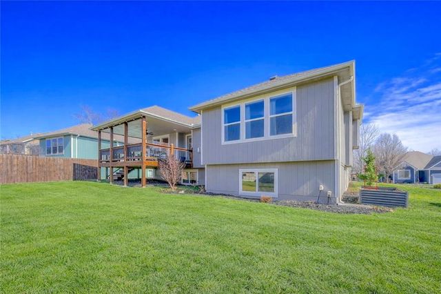 800 154th Place, Basehor, KS 66007