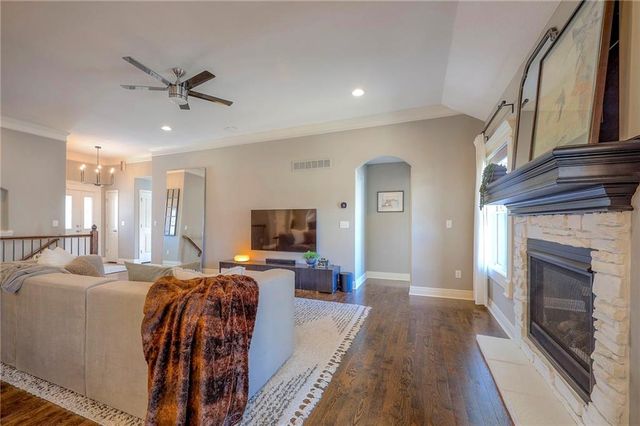 800 154th Place, Basehor, KS 66007